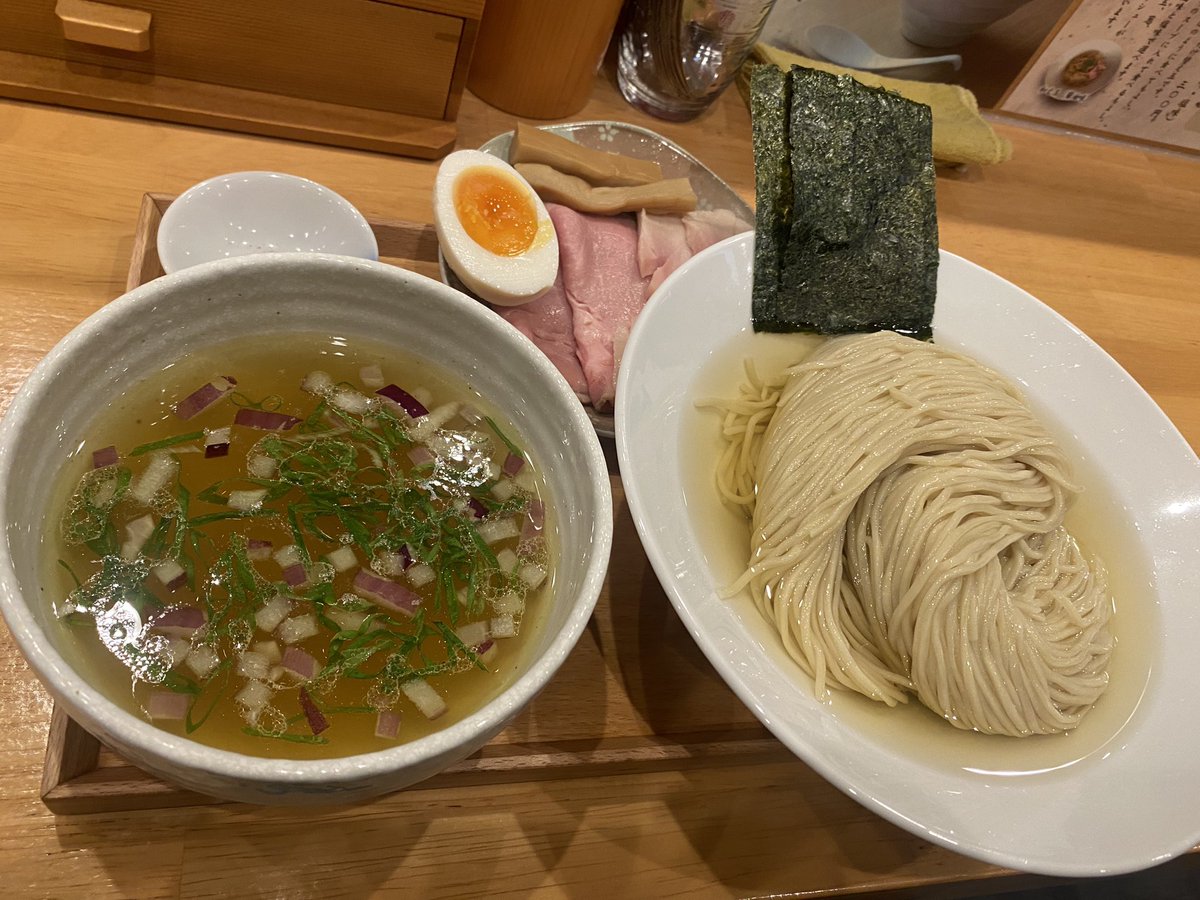 totoritomata's tweet photo. らぁ麺池島さんにおじゃましました！
昆布水つけ麺（大盛り）
ここのラーメンはお上品でめちゃうま！！
1番好きなゆず塩ラーメンが無くなってのが悲しい
#らぁ麺池島 https://t.co/1FAhpH96rY