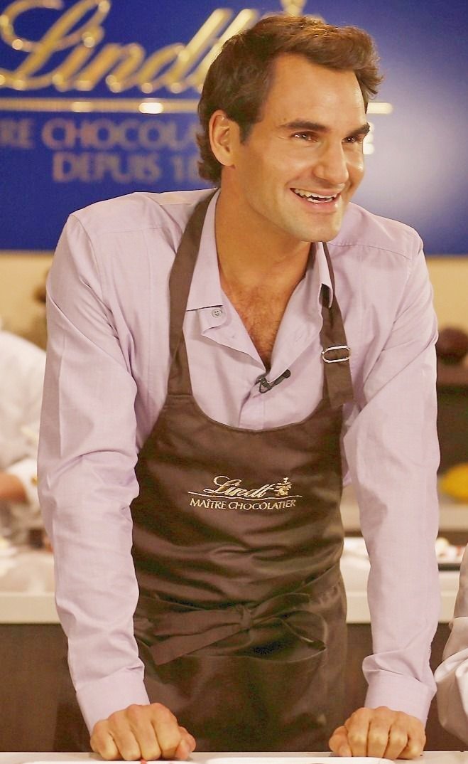 fedrista's tweet photo. Good morning, dear fedfans 😍 
SMILERER 😊 our Lindt Ambassador + swisschoco himself 🥰
Have a great day!
❤️😘
#RForever https://t.co/OnDGZFICuL