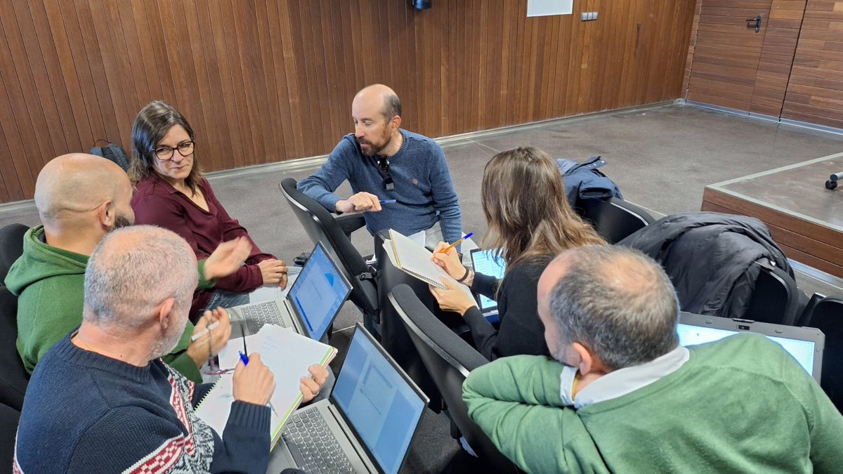 Plan_INFOCA's tweet photo. 🇪🇺Sevilla acogió la 3ª edición del curso de especialización del Mecanismo Europeo de protección Civil UCPM-FAST, nivel Intermedio, que #INFOCA impartió a 15 de sus técnicos.

✅Gracias a Ángela Iglesias (ADCIF-MITECO) e Ignacio Bustamante (TRAGSA).

+Info: https://t.co/qjeheoTPKk https://t.co/AqUn9StuUU