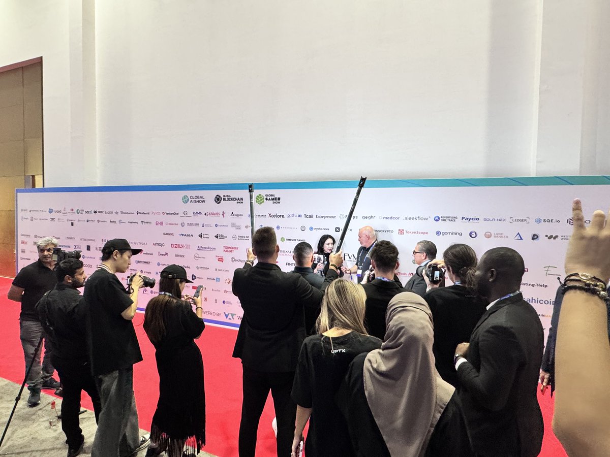 🤔Take a guess—what’s happening?

💬 Drop your thoughts in the comments!

#UPTX #GlobalBlockchainShow