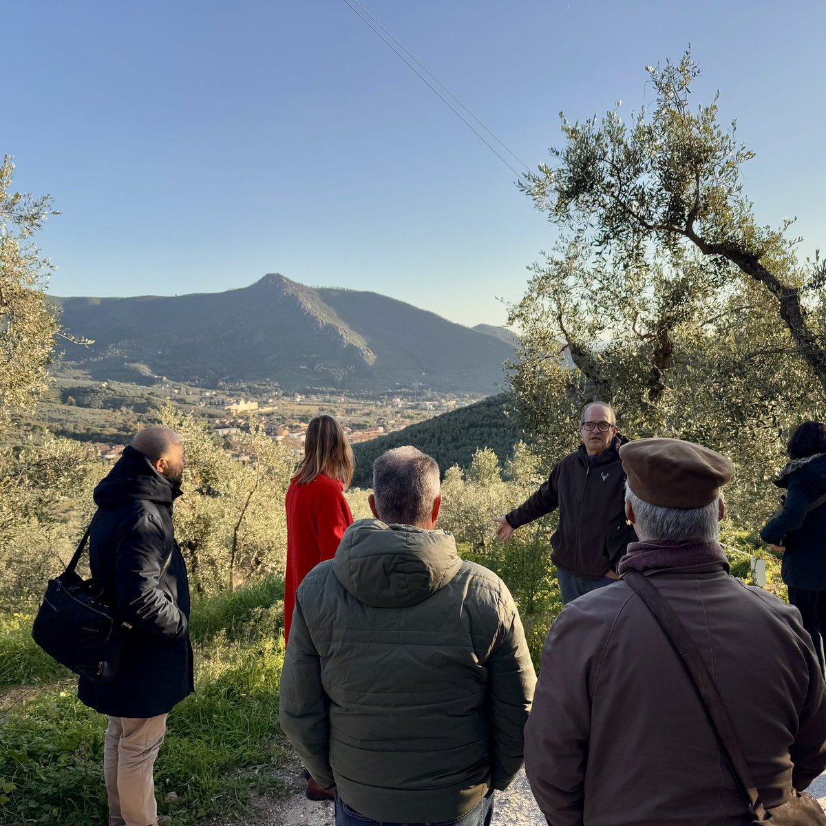 GoAgroecology's tweet photo. 🗓️12/05/2024
Workshop whit @AeditSrl on digitalisation in #olivegrowing

📲The #montepisano represents a case study of @PATH2DEA to identify obstacles and drivers for the use of #digitaltools as a support to the work of #farmers and #agronomists for the promotion of #agroecology https://t.co/G44UpOvZQc