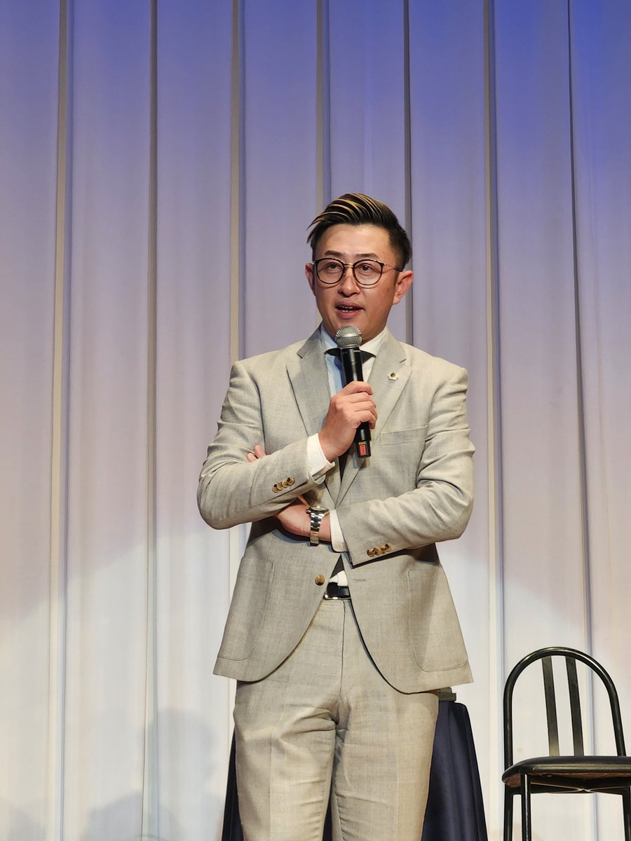 yaechophobia's tweet photo. 右京くんと成さんのトークショーが楽し過ぎて幸せだった🥹サプライズゲストに誠志郎さん！🙀
前から3列目の神席で、産まれて初めてプロ野球選手を至近距離で見て3人ともかっこ良過ぎて直視できんかった🫣貴重なお話もたくさん聞けた☺️
関西はシーズンオフも何かと楽しめる機会が多くて本当ありがたい🙏 https://t.co/sFrA8ksp3j