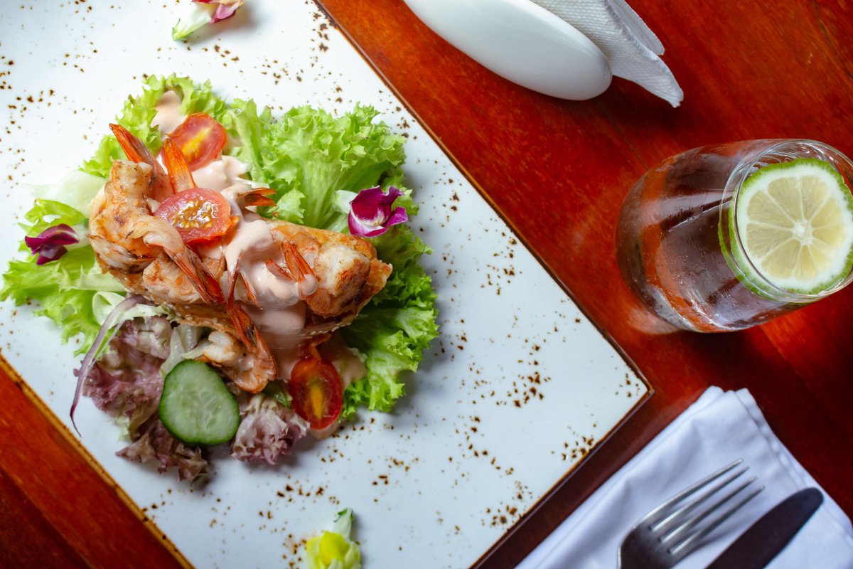 thehickory_kla's tweet photo. Cocktail hour? Make it prawn hour!
๐ค Start your weekend the right way โ with a little bite of heaven. This ๐๐ฎ๐ง๐ญ๐๐ซโ๐ฌ ๐๐ซ๐๐ฐ๐ง ๐๐จ๐๐ค๐ญ๐๐ข๐ฅ is calling your name.
#TheHickory #DecemberChefSpecials #prawncocktail https://t.co/Fc3oeNSvUG