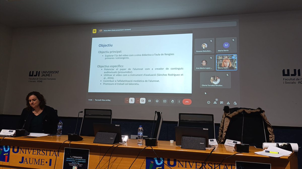 Glori_Torralba's tweet photo. Comencem les comunicacions de les Jornades Tecnedi. La companya @marclia parla sobre l'ús de les videoressenyes i el seu paper en el projecte #Egramint del @GrupGIEL https://t.co/q0fE55PmcU