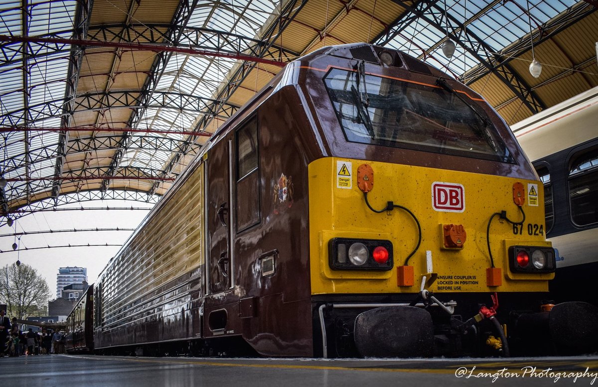 railadvent's tweet photo. Luxury train to visit Kent this Sunday https://t.co/p8pQ7z3sjR #bellingham #belmond #brixton #bromley #BromleySouth #CanterburyWest #christmas #denmark #DenmarkHill #eltham #faversham #GillinghamKent #gravesend #kent #LocoStop #london #LondonVictoria https://t.co/nBm4hqjom0