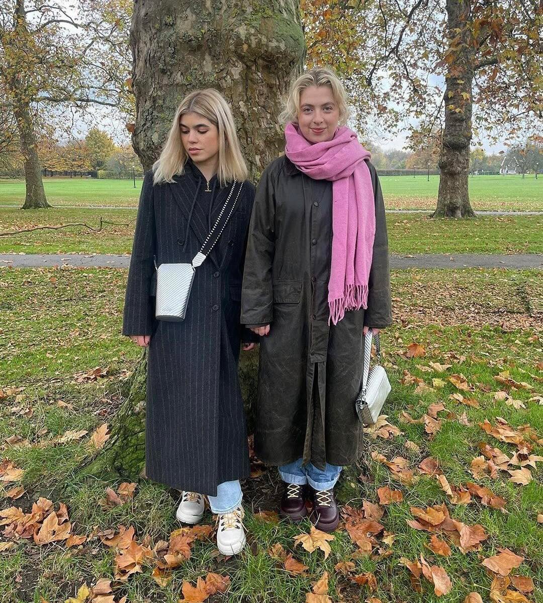 OasisMania's tweet image. New photo of Molly and Anais Gallagher