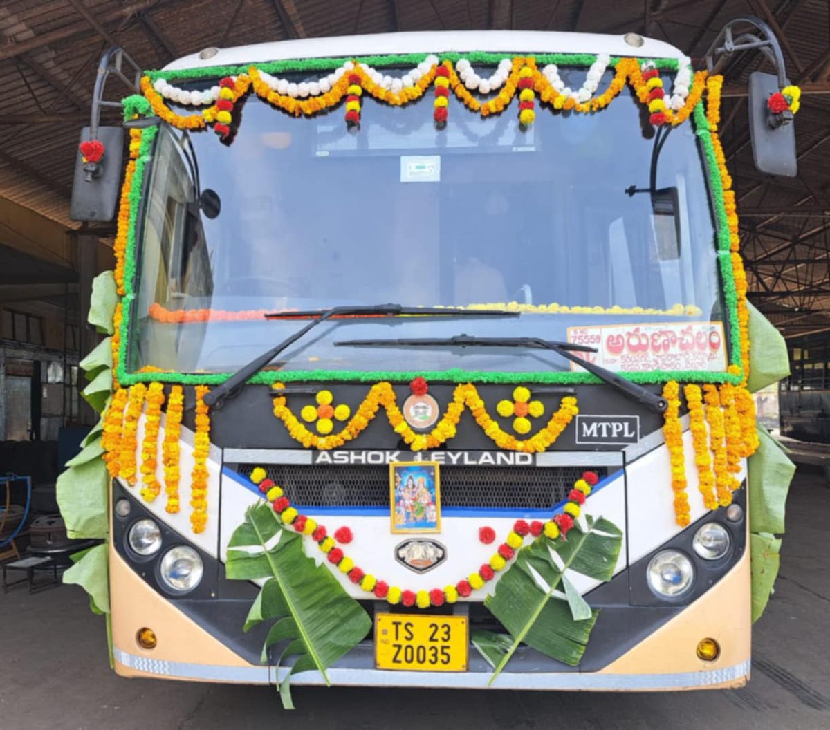 KavallaNaresh's tweet photo. @dvmjgtltsrtc @TGSRTCHQ  మెట్పల్లి డిపో DM గారికి థాంక్స్ https://t.co/PK3a4HQqQm