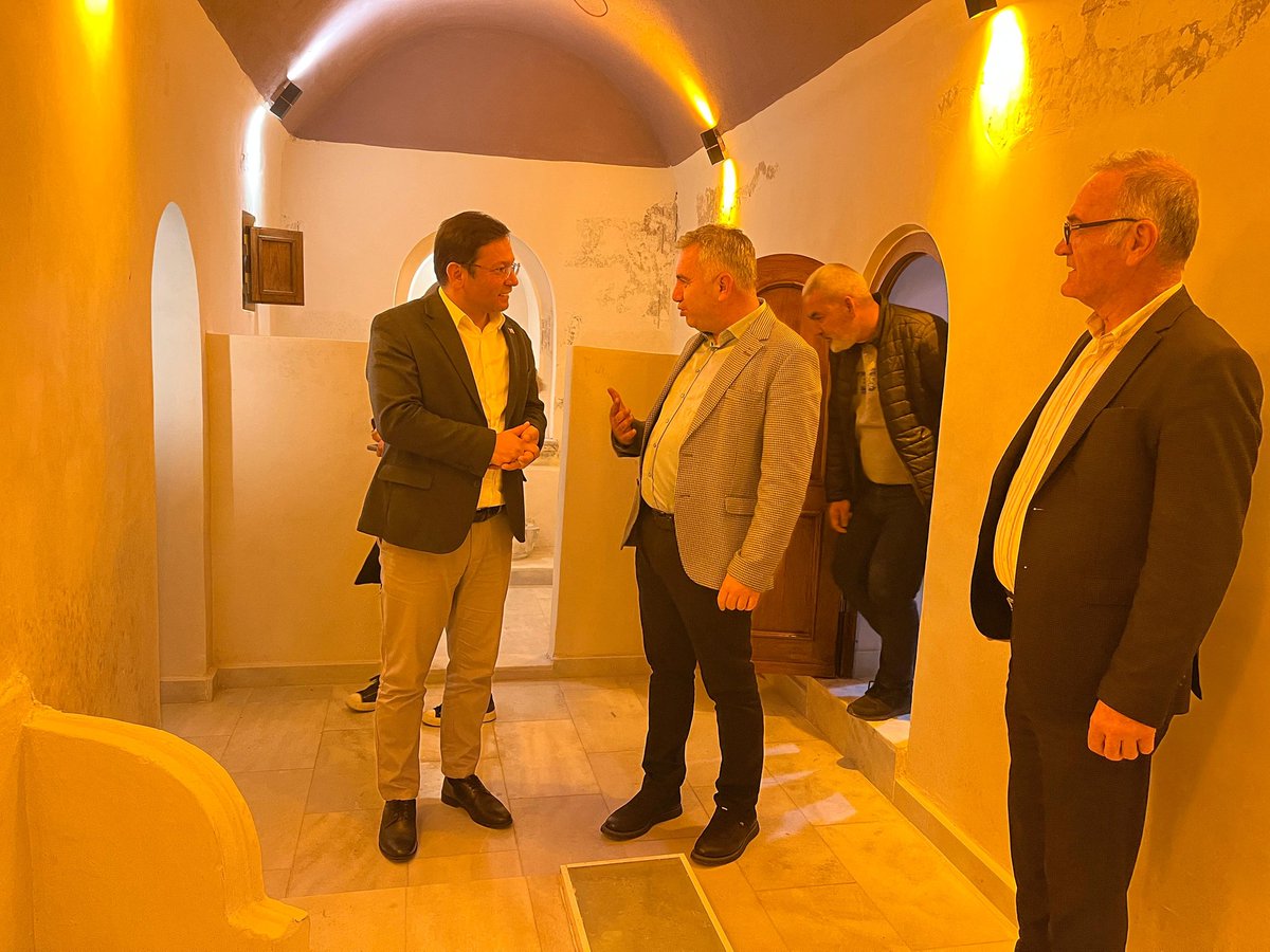 serkansaktr's tweet photo. Büyükşehir Belediye Başkanımız Sn. Ahmet Akın’ın danışmanı Prof. Dr. Arman Zafer Yalçın’a ziyaretleri ve keyifli sohbetleri için teşekkür ederiz.

Ziyaret sırasında Doğal Boya Tekstil ve İnovasyon Merkezi’ni, Akpınar Yaşam Merkezi’ni gezdik, hayata geçirmeyi planladığımız Kuva- yı Milliye Anı Evi projesi ile ilgili incelemelerde bulunduk.
@armanzafer10