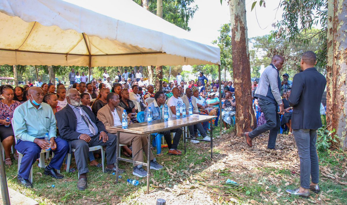 HEBabuOwino's tweet photo. At the burial of my constituent and friend from Lower Savannah Soweto,Dorcas Nyokabi.May her soul rest in peace.May God grant her family strength and courage to overcome for it’s very painful to lose a loved one. https://t.co/cjgO8PtAVU