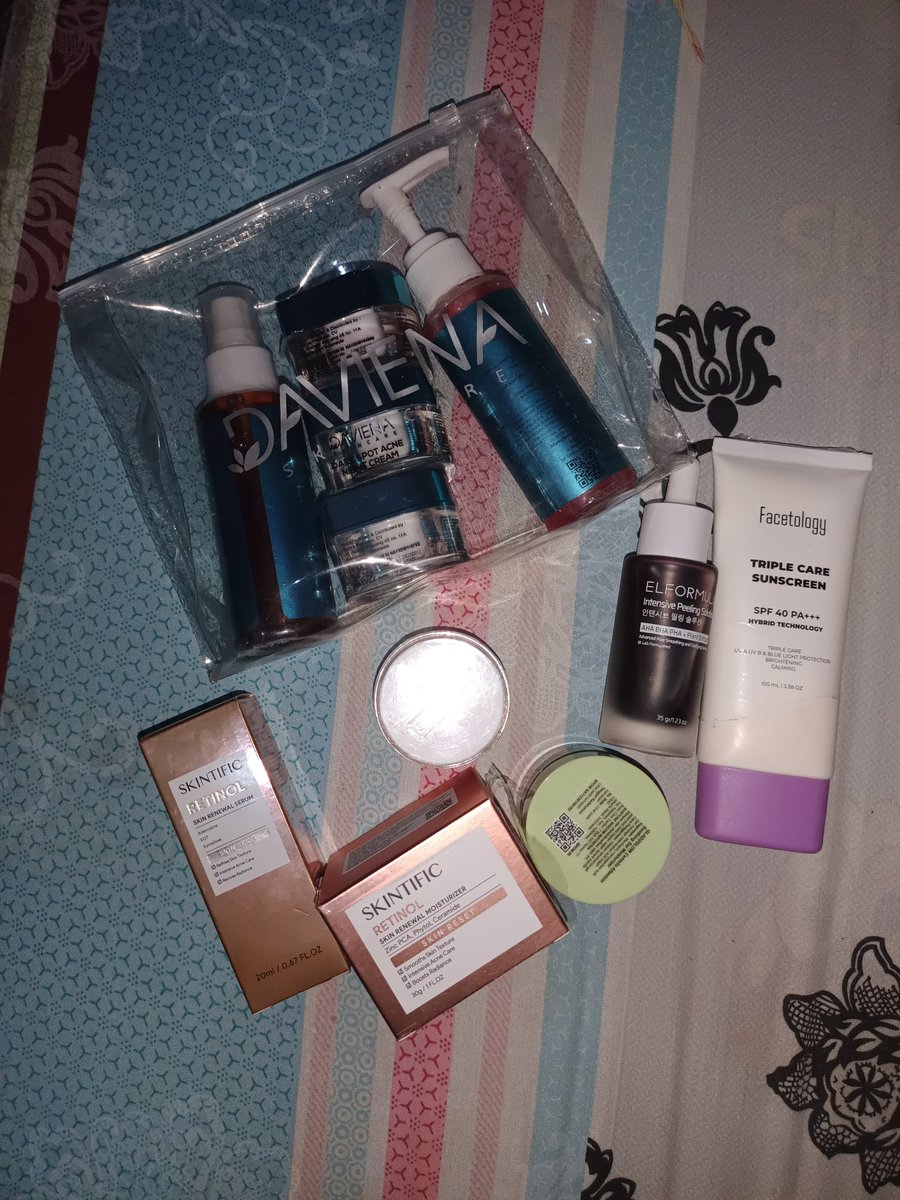 echwaaa's tweet photo. Part Bersih" Skincare✨ wtb wts📍malang
-Skincare Daviena (180k)
Toner+night cream segel, Fw 80%, daycream 20%, acne gel 80%
-SS Facetology 50% (35k)
-Foundy Glow (30k)
-Retinol+moist retinol skintific 80% (195k)
-Peeling elformula (90%) 90k
req oyen freeong+disc https://t.co/7PCya6nJ8e