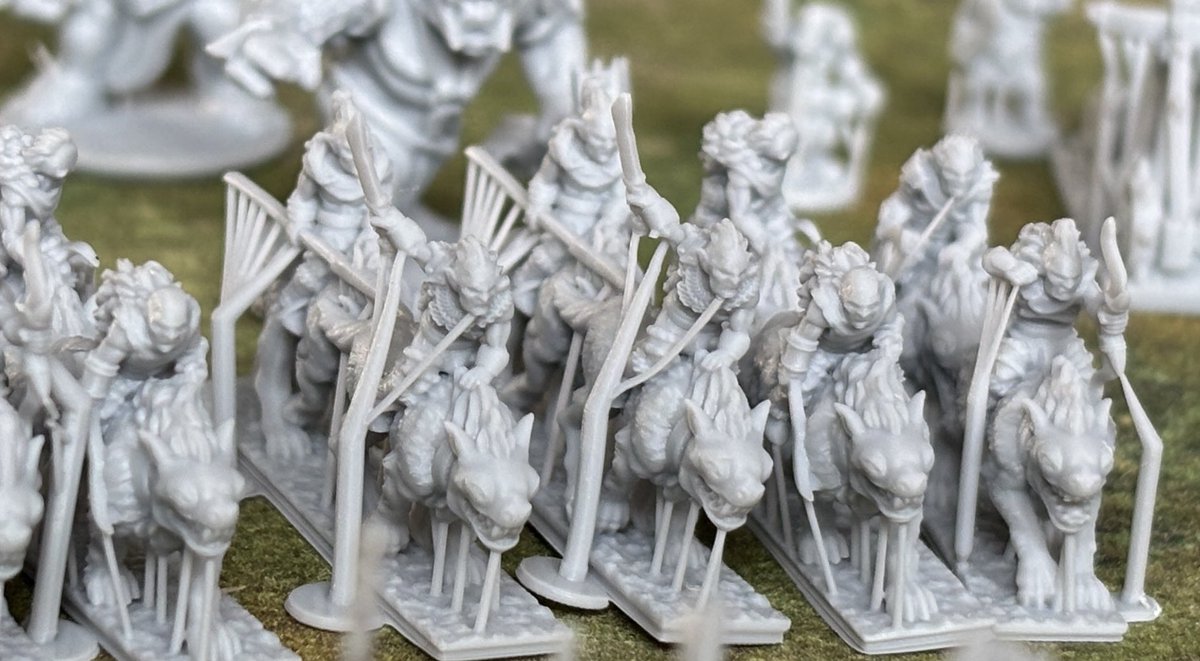 Close ups of the Orc Rabble for my Ring Wars set. Love the extra beef that the trolls add and the random styles of armour. Really sells the look! #lotr #mesbg