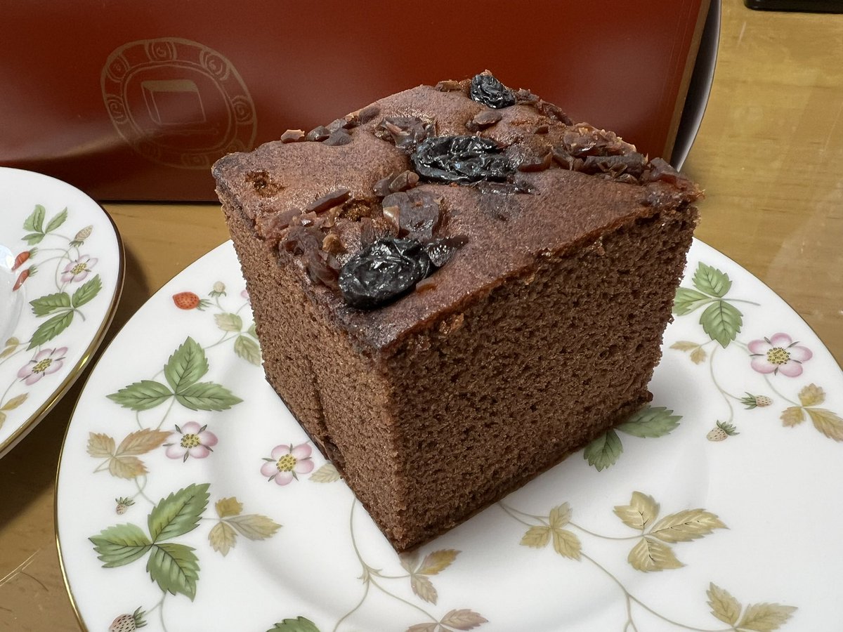 hama_ws's tweet photo. 昨日、福砂屋のオランダケーキをマリアージュフレールのロシアンブレックファーストティーでいただいた。
おいしいカステラが食べられてしあわせ😃
#福砂屋 #福砂屋オランダケーキ #カステラ
#mariagefrères #マリアージュフレール #ロシアンブレックファースト #russianbreakfast
#weadgewood https://t.co/67lGHoaF62