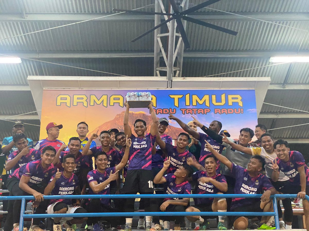 “Victory is in the quality of competition and not the final score.”

12 Dis 24: Perlawanan Persahabatan Bola Sepak antara Armada Timur dan KD MAHAWANGSA telah diadakan di Stadium PTKK. KD MHW telah menang dengan mata 2-1.

Tahniah kepada KD MAHAWANGSA.