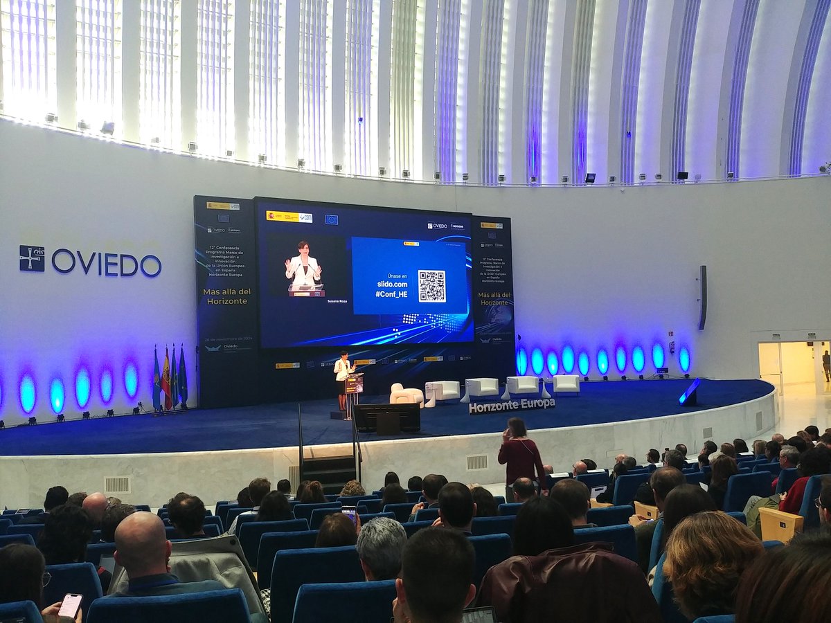 CENER_Energia's tweet photo. 🔵 Los técnicos de #CENER, #OihanaOrmazabal y #AdriánAncel, asistieron recientemente a la 12ª Conferencia del #ProgramaMarco de la I+D de la #UniónEuropea 🇪🇺, 'Mas allá del #Horizonte', que se celebró en #Oviedo.
☑️Paralelamente a la celebración de la conferencia se organizó un espacio expositivo de pósteres de proyectos coordinados por entidades españolas.
🔷#CENER presentó dos proyectos, de los que es socio y #coordinador: @asterix_caesar y @ProjectAIRE