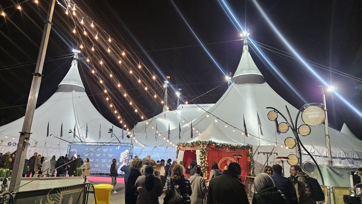 SCOPEN_global's tweet photo. ✨We had an INCREDIBLE time at our annual #SCOPEN 𝗖𝗵𝗿𝗶𝘀𝘁𝗺𝗮𝘀 𝗽𝗮𝗿𝘁𝘆! 🥳

After drinks and games, the team were treated to a surprise visit to @Cirque du Soleil! 🎪

(And, we even got to take some cool gifts too!🎁)

#Christmas2024 #TeamSCOPEN ❤️ https://t.co/G7r0j6zQqD