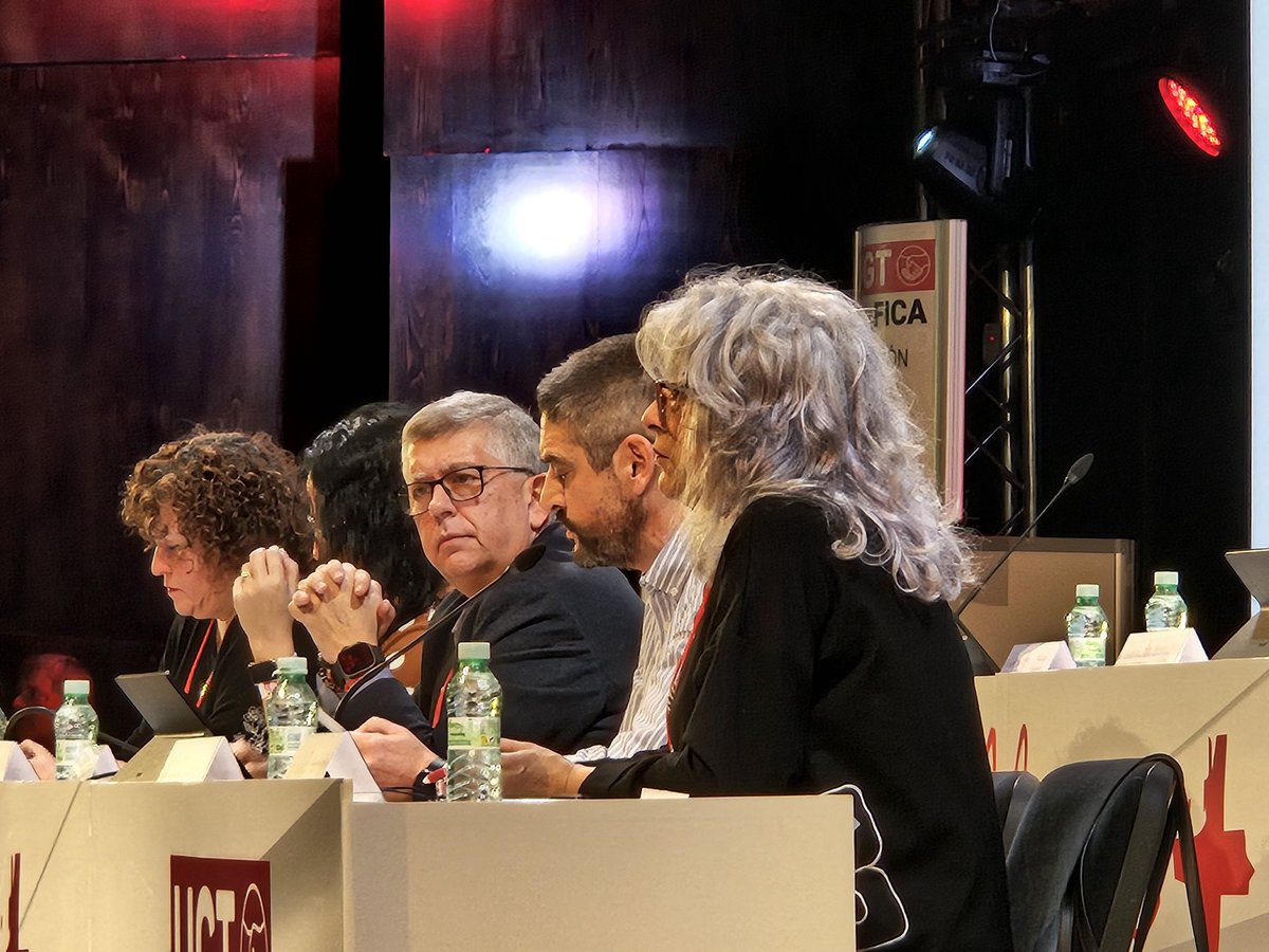 fica_andalucia's tweet photo. Último día del #29Congreso de @UGT_FICA Ahora + Industria
📜 Se reanuda con la lectura de resoluciones de urgencia, rumbo al acto de clausura.
📍 Desde Málaga, cerramos un congreso clave para el futuro industrial. https://t.co/5CKVe9cG8n