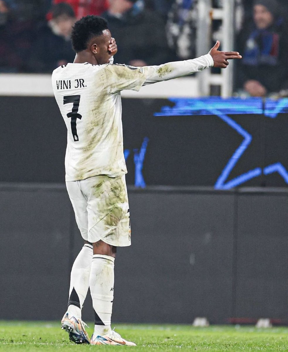 Mario___RM's tweet photo. - Regatea como Neymar.
- Asiste como Kevin De Bruyne.
- Tiene la velocidad de Mbappé.
- Define como Ronaldo Nazario.
- Aparece en los momentos importantes como Cristiano Ronaldo.

Vinicius Junior es uno de los futbolistas más completos de la historia. https://t.co/dSM9FRQwgM