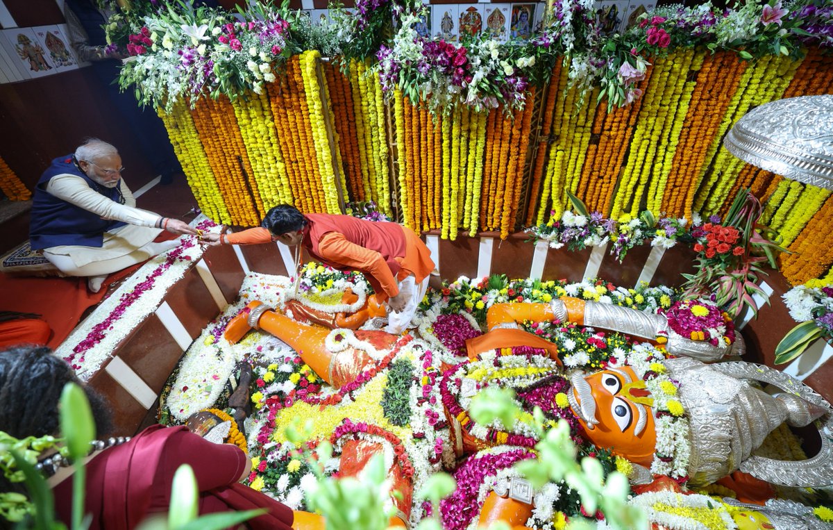 Narendra Modi tweet media