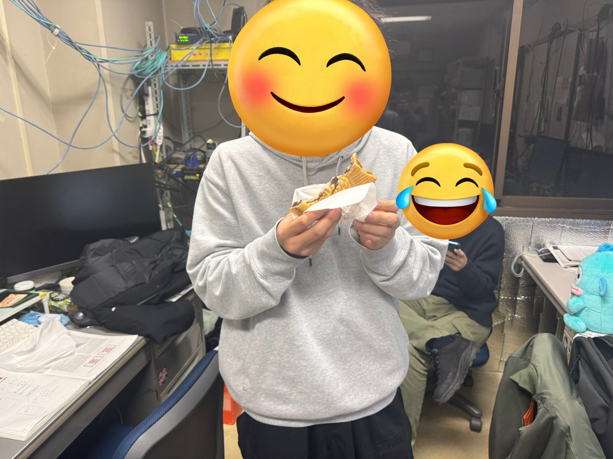 先生がたい焼きを買ってきてみんなでシェアしました🤗
B4の子が数が足りず悲しんでましたが、先輩に分けてもらって喜んでました😂
先生ありがとうございます😋✨