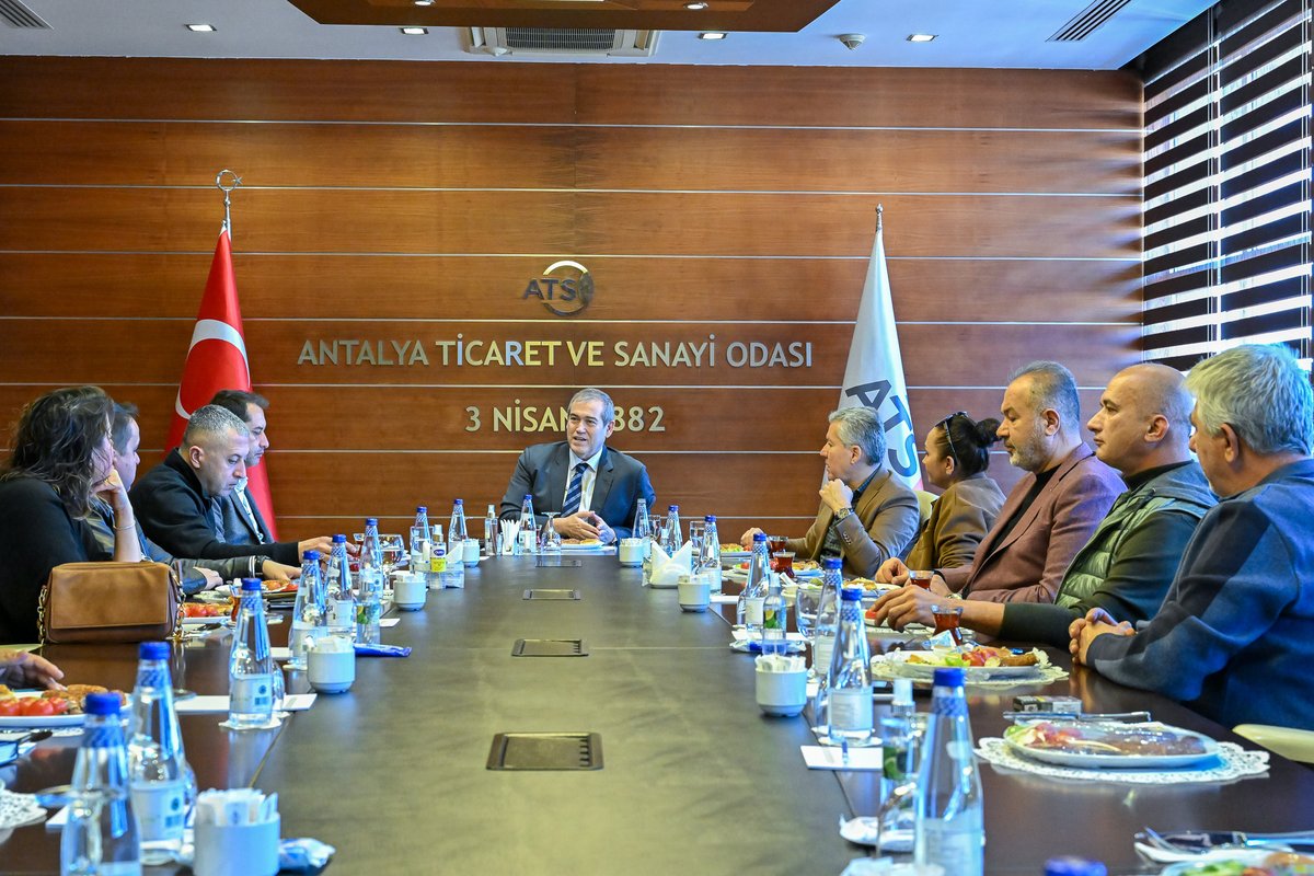 Yönetim Kurulu Başkanımız Yusuf Hacısüleyman, 1. Grup (Bitkisel Üretim Faaliyetleri ve Destekleyici Hizmetler) Meslek Komitesi ile bir araya gelerek sektörel sorunları görüştü. Toplantıya Başkan Yardımcımız Hakan Pakalın, 1. Grup Meclis Üyelerimiz Ali Rıza Akıncı ve Hüseyin