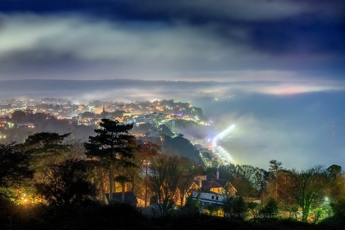 Isleofwight's tweet photo. A misty and moody looking evening 🌃
📌 Shanklin
📸 Island Visions Photography
#exploreisleofwight #coastal #seascapes #getoutside #southcoast #LoveGreatBritain #Shanklin #beach #moody #mellow #beautiful #stunning #ocean #peaceful #sand #wightatnight #misty #winter https://t.co/7XMbjFETIK