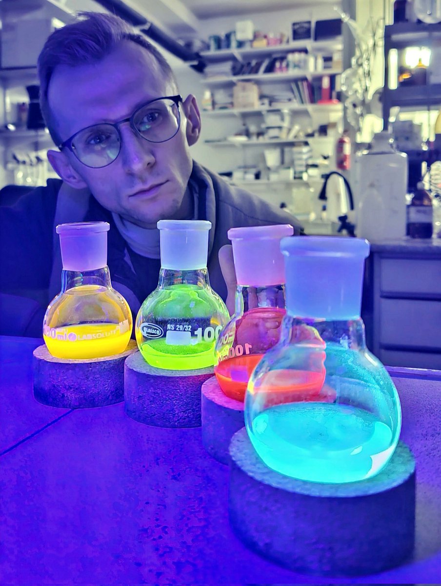 MajdeckiMaciek's tweet photo. Early Mornings in the UV Color Lab 🌈 https://t.co/kp8r9GKFFL