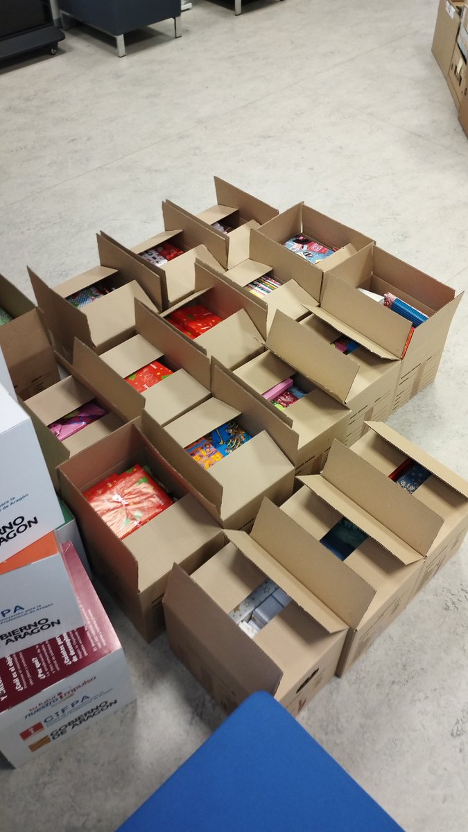cifpa_aragon's tweet photo. ¡Preparando la expedición para Valencia! La próxima semana gracias a @FETRAZ los ejemplares recogidos en la campaña Libros que Importan FP llegarán a su destino.
¡¡Gracias!!
Alrededor de 700 libros vuelan hacia la #FP valenciana
@Atrapavientos @Librosimportan @fp_aragon @todofp https://t.co/1DGzM09v7g
