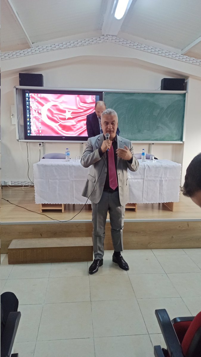 SMGunencAL's tweet photo. Bandırma Gençliği Mehmet Akif 'in izinde.
 İstiklâl Şairimiz Mehmet Akif ve Kurtuluş Savaşı hakkında engin bilgilerini  öğrencilerimizle paylaşan Bandırma Üniversitesi öğretim üyeleri Doç Dr Resul Yavuz,Doç Dr Ümit Akın ve Dr Ögretim Üyesi Ali Fuat Altıntaş' a teşekkür ederiz. https://t.co/rewQIfWmpl
