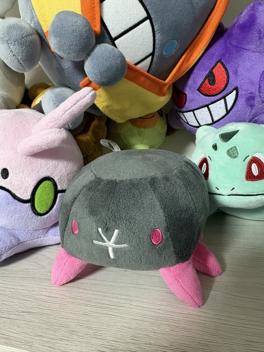 ryota6714's tweet photo. 母がうち掃除して帰ったあとナマコブシひっくり返されてて草 https://t.co/gepBzE6VNm