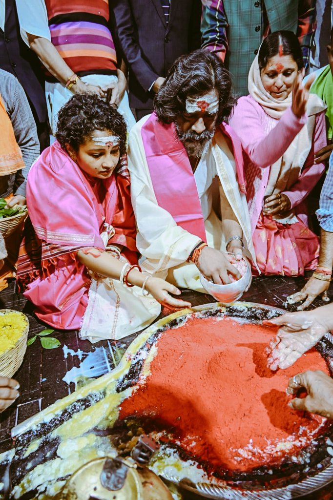 देवघर: सीएम हेमंत सोरेन ने बाबा के दरबार में लगाई हाजिरी, कहा- राज्य के जनता की खुशहाली की कामना