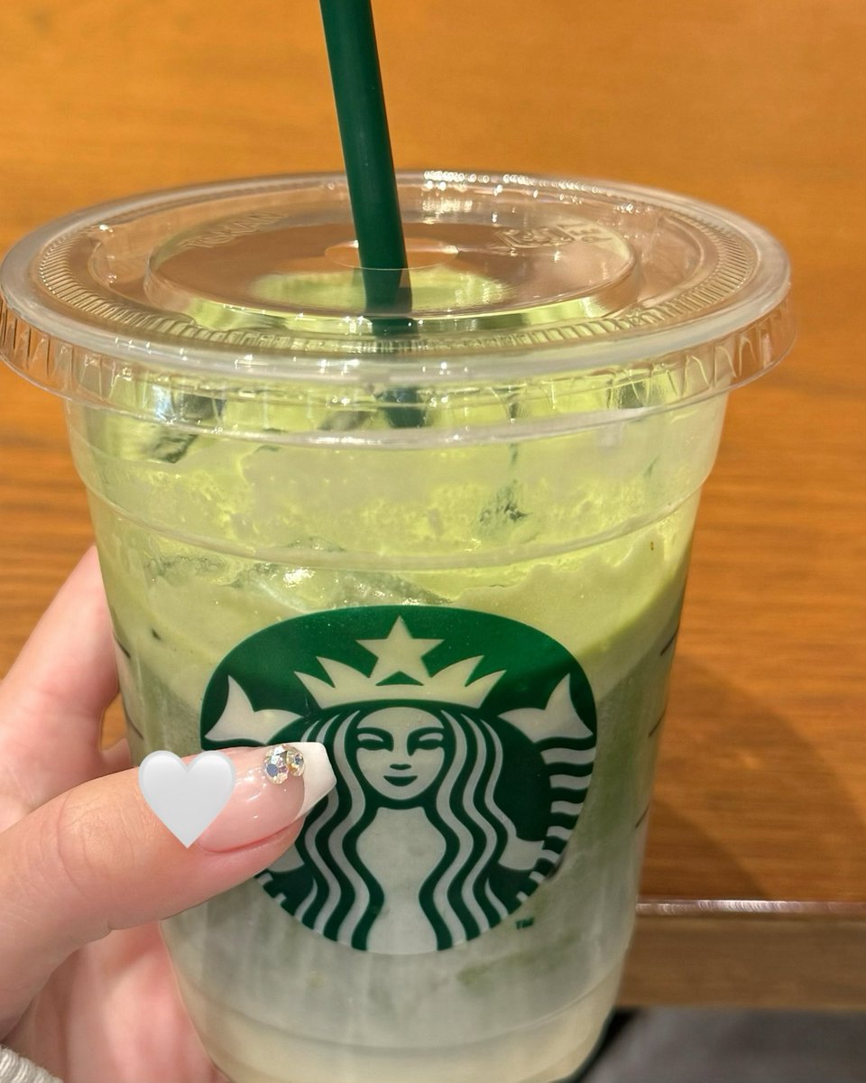 puniko___01's tweet photo. スタバ新作🍵抹茶クラシックグリーンティーラテのブレべ変更ガチうんっま〜〜〜！！！！ https://t.co/DYVWFsgW6P