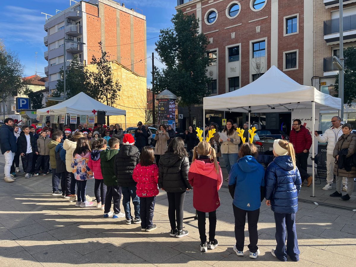 radiomollet963's tweet photo. 🎶 Les escoles @AEAnselmClave i Sant Jordi de la nostra ciutat ens han cantat les seves nadales! 🎁 #Marató #Mollet #MaratóRàdioMollet https://t.co/T3HZ2KsceR
