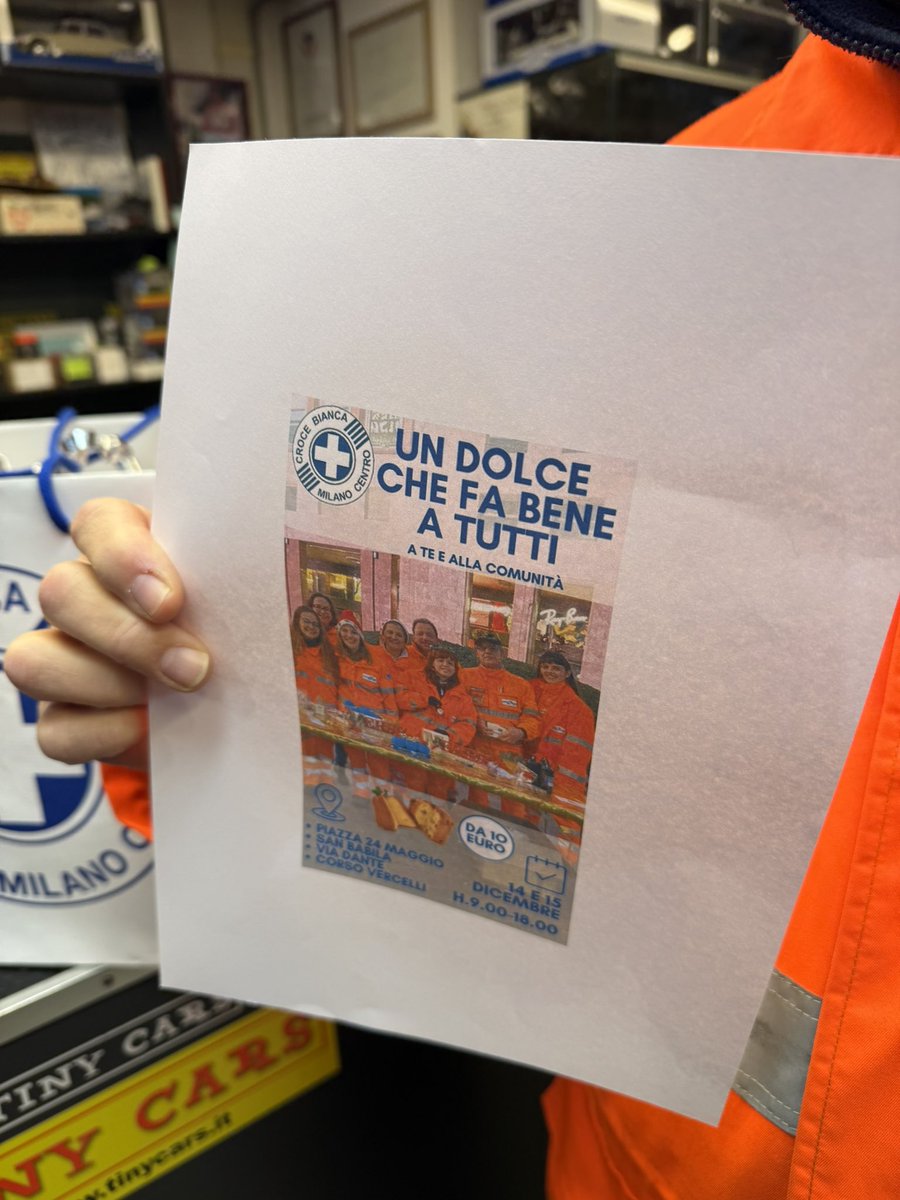 cars_tiny's tweet photo. Una bellissima iniziativa della Croce Bianca di Milano! Aldo ci presenta i panettoni ed i pandori acquistabili  a 10€! Il ricavato sara’ integralmente devoluto per finanziare la loro associazione. #tiny ars #volontariato #crocebianca #ambulanze #milano #panettone #pandoro https://t.co/Ds7uGvhFNO