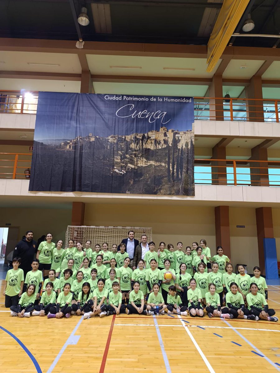 voleibolcuenca's tweet photo. Ayer nos visitó el presidente de la Real Federación Española De Voleibol, don Felipe Pascual Bernáldez. 
Muy agradecidos por la deferencia hacia nuestro club.
#Rfevb https://t.co/g6UDcaL6J4