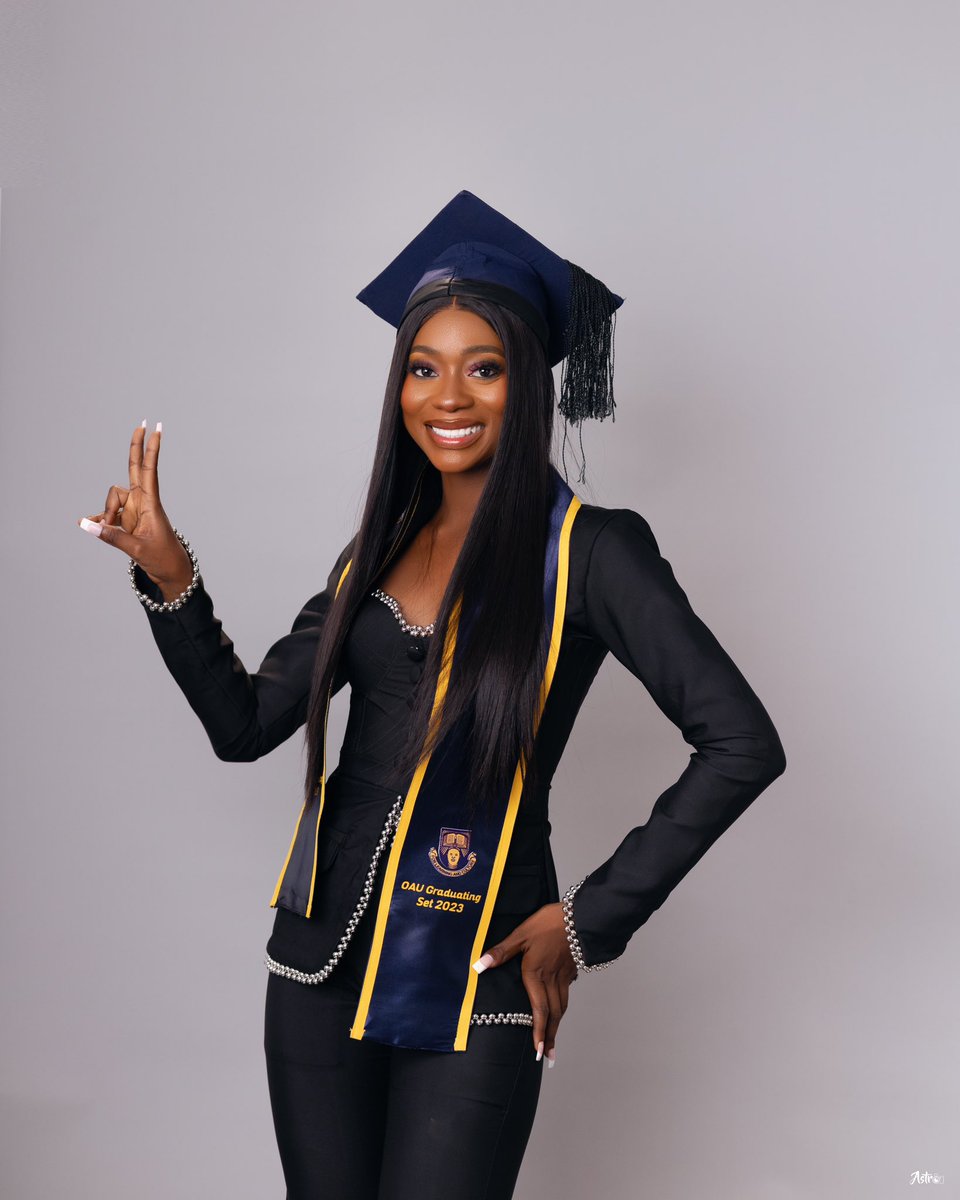 _feran_mi's tweet photo. Officially a GRADUATE of Obafemi Awolowo University 

B.A philosophy FIRST CLASS HONORS!❤️

Six years ago, I entered OAU with dreams and hope. Today, I leave with resilience, growth, and gratitude.

To God, my family and friends, thank you for making this journey unforgettable! https://t.co/IKj5Taf8Vh