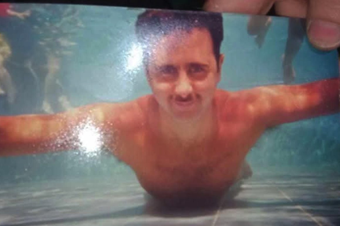 Strong ‘ruinously expensive/long lost/recently reissued on Dark Entries 1981 Italo disco 12’’ energy from this picture of Assad swimming in Putins pool.