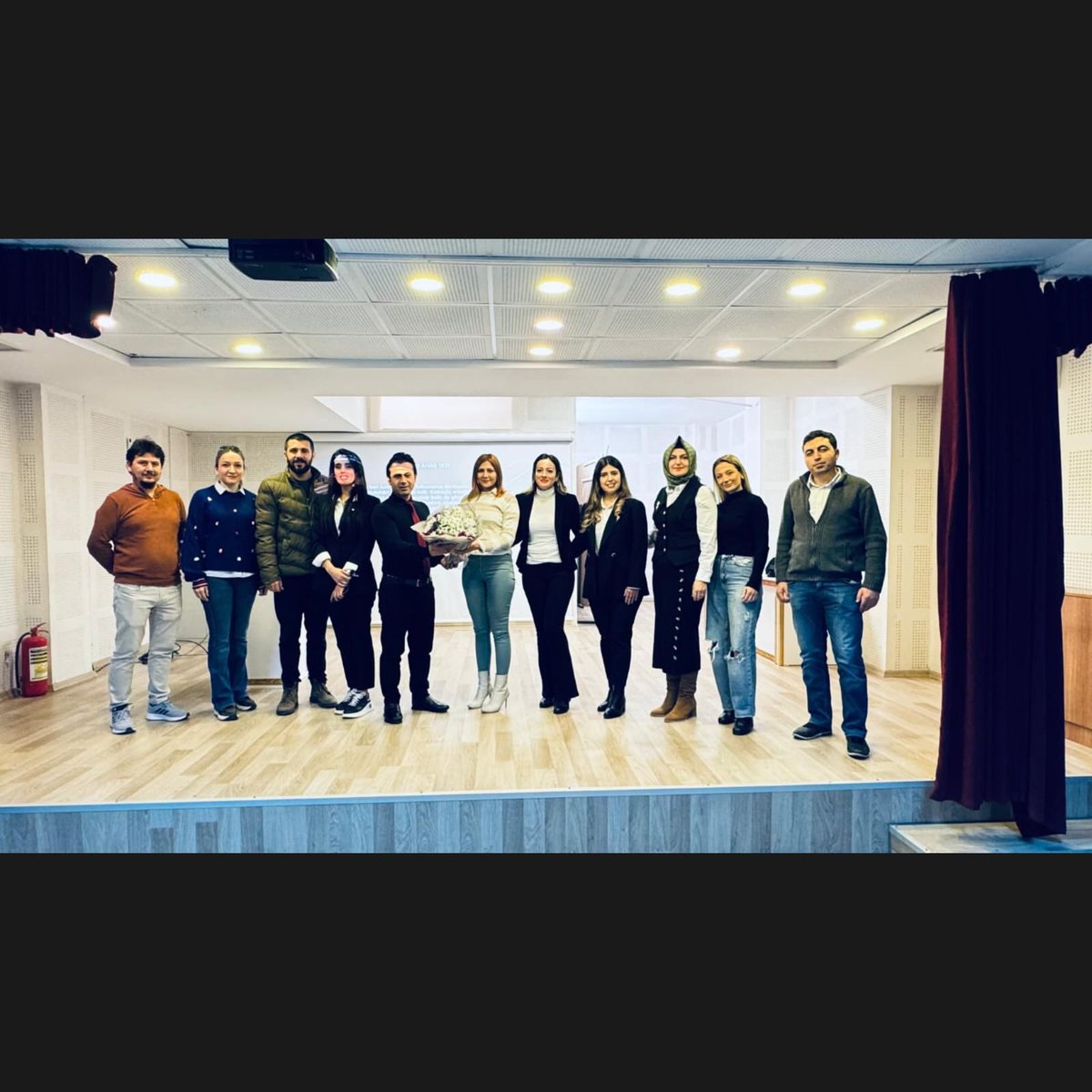 sssmtal's tweet photo. 25 Aralık Gaziantep Savunması Kahramanlık Panoraması ve Müzesi'nin Kıymetli Ailesine Gaziantep'in kurtuluşunun 103. Yılı sebebiyle okulumuzda yaptıkları sunumdan dolayı teşekkür ederiz.
@GaziantepBeld
@Gaziantep_MEM
@SehitkamilMEM https://t.co/HS6yo142n9
