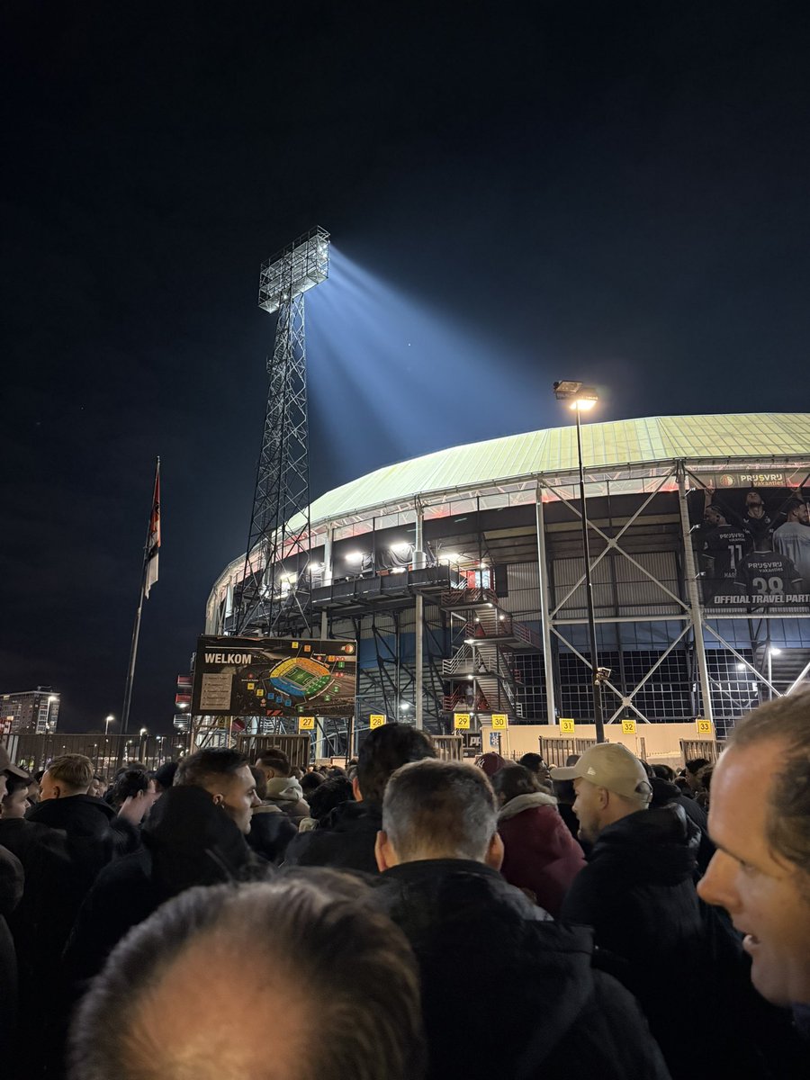 Ferry Hoes tweet media