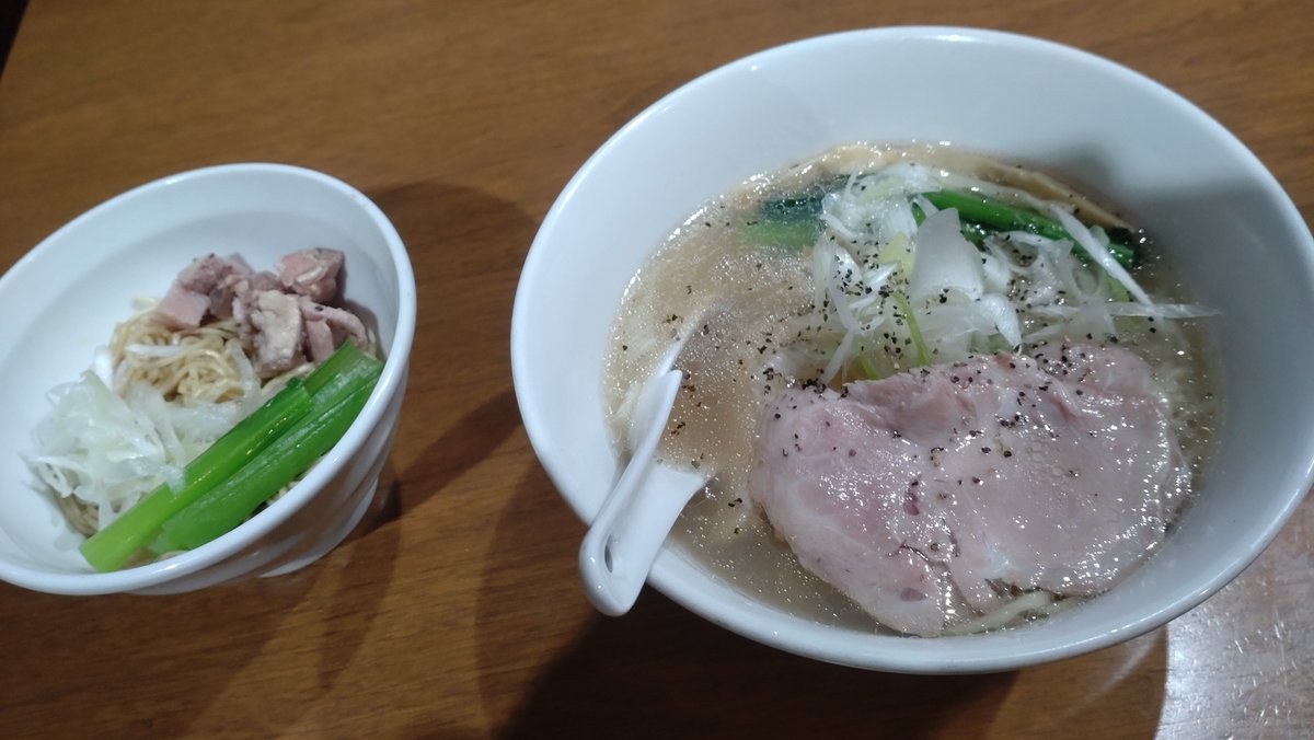 Logicpierrot's tweet photo. 今夜は冷えるね！
なので温まるいつものﾗｰﾒﾝと温泉ｷﾒた。あたたたまる……。 https://t.co/b5QE5kM02a