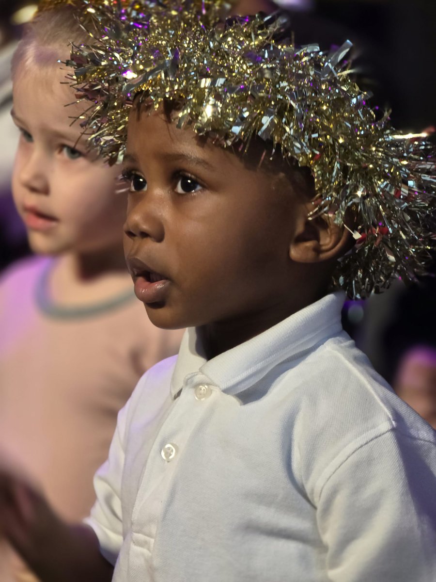AlbionPrimary's tweet photo. Nursery and Reception children outdid themselves this morning performing their retelling of the Nativity. The children spoke with such confidence and sang their hearts out during all of their songs! Well done everyone who brought this show to life! We loved it!
#APSEYFS https://t.co/veY1YMsQGn