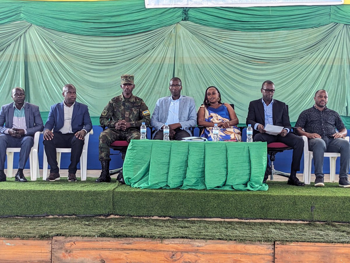 BugeseraDistr's tweet image. Muri aya masaha, mu Kigo cy'amashuri yisumbuye cya Gashora Girls Academy, mu Murenge wa @GashoraBugesera, hari kubera ibirori byo kwizihiza Umunsi Mpuzamahanga wahariwe Mwarimu ufite insanganyamatsiko igira iti :"Umwarimu uhawe agaciro bimwongerera imbaraga ashyira mu burezi."