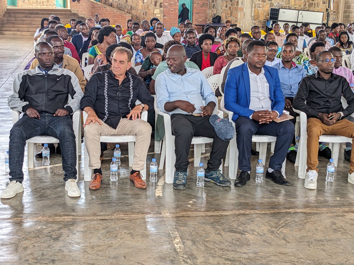 BugeseraDistr's tweet image. Muri aya masaha, mu Kigo cy'amashuri yisumbuye cya Gashora Girls Academy, mu Murenge wa @GashoraBugesera, hari kubera ibirori byo kwizihiza Umunsi Mpuzamahanga wahariwe Mwarimu ufite insanganyamatsiko igira iti :"Umwarimu uhawe agaciro bimwongerera imbaraga ashyira mu burezi."