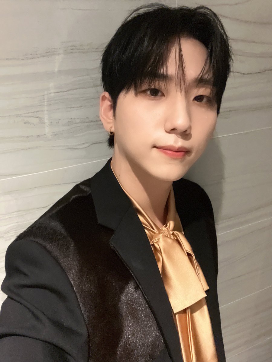 gunilbbl's tweet photo. 💌 8.17PM

I’m finally sending you a selfie from Thailand! https://t.co/fpTfaEn92C