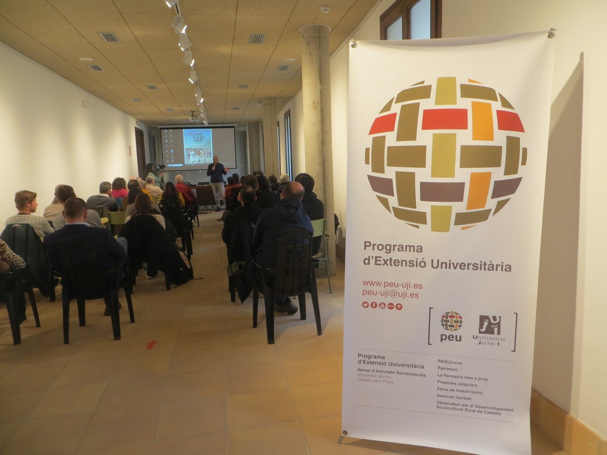 NovaRuralitat's tweet photo. 🧵Durant dos dies  trenta iniciatives del món rural de Castelló ens reunim a Viver en les VIII Jornades de la Nova Ruralitat.   

🗣️ Comencem amb la inauguració de les  jornades de la mà de   Vicente Ferrer, alcalde @AytoViver i de Xavier Ginés, @UJIuniversitat https://t.co/ZTilhfvedZ