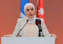 لطالما كانت قضايا الفساد في وزارة التنمية الاجتماعية محور اهتمامي، حيث قمت بتسليط الضوء على العديد من المشاكل التي تعاني منها إدارة رعاية المسنين. منذ عامين، لم أتوانَ عن تناول هذا الموضوع عبر التغريدات والمقالات، معبراً عن استيائي من الطريقة التي تدار بها هذه الخدمة الإنسانية