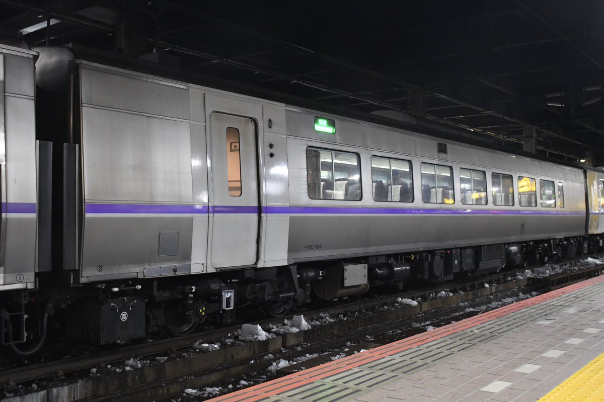 extra_car21's tweet photo. 24/12/13
4008D 特急おおぞら8号(ｷﾊ261系札幌車6両)
１・２号車 ST-1104
３号車 ｷﾊ260-1305
４号車 ｷﾊ260-1336
５・６号車 ST-1201

最近1~3次車の側面LEDの更新が進んでいます
長い間工場にいたｷﾊ260-1336も少し前から運用復帰しているようです https://t.co/5kD6ebU0KH