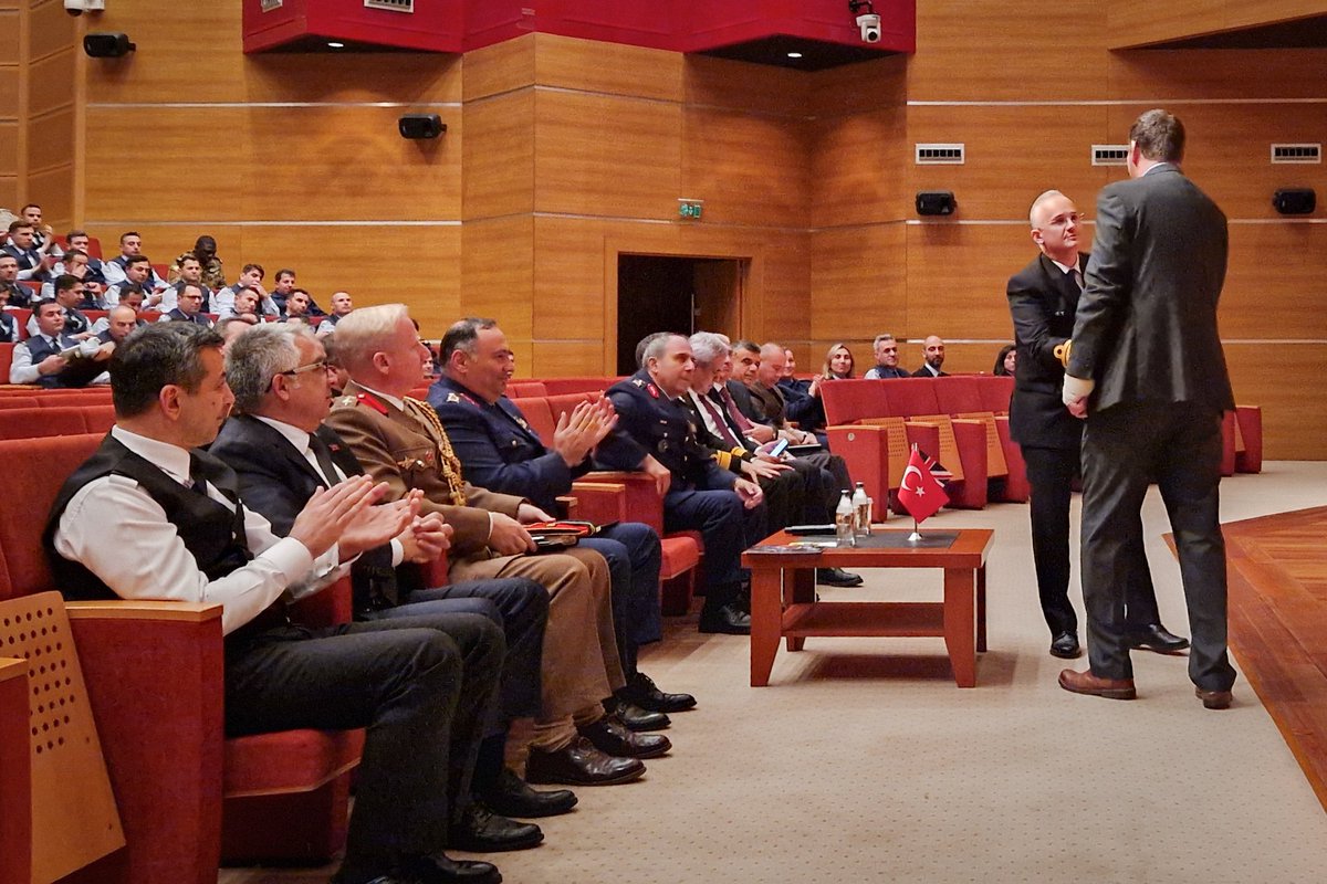 UKDefTurkiye's tweet photo. @DirDefFutures AVM Mark Ridgway visited @msuedutr, the 🇹🇷 National Defence University in İstanbul, Türkiye, last week. 

AVM Ridgway introduced the 7th Edition of @DefenceHQ's Global Strategic Trends, presenting analysis of possible futures to an engaged, multinational audience. https://t.co/YgWKZ54vrI