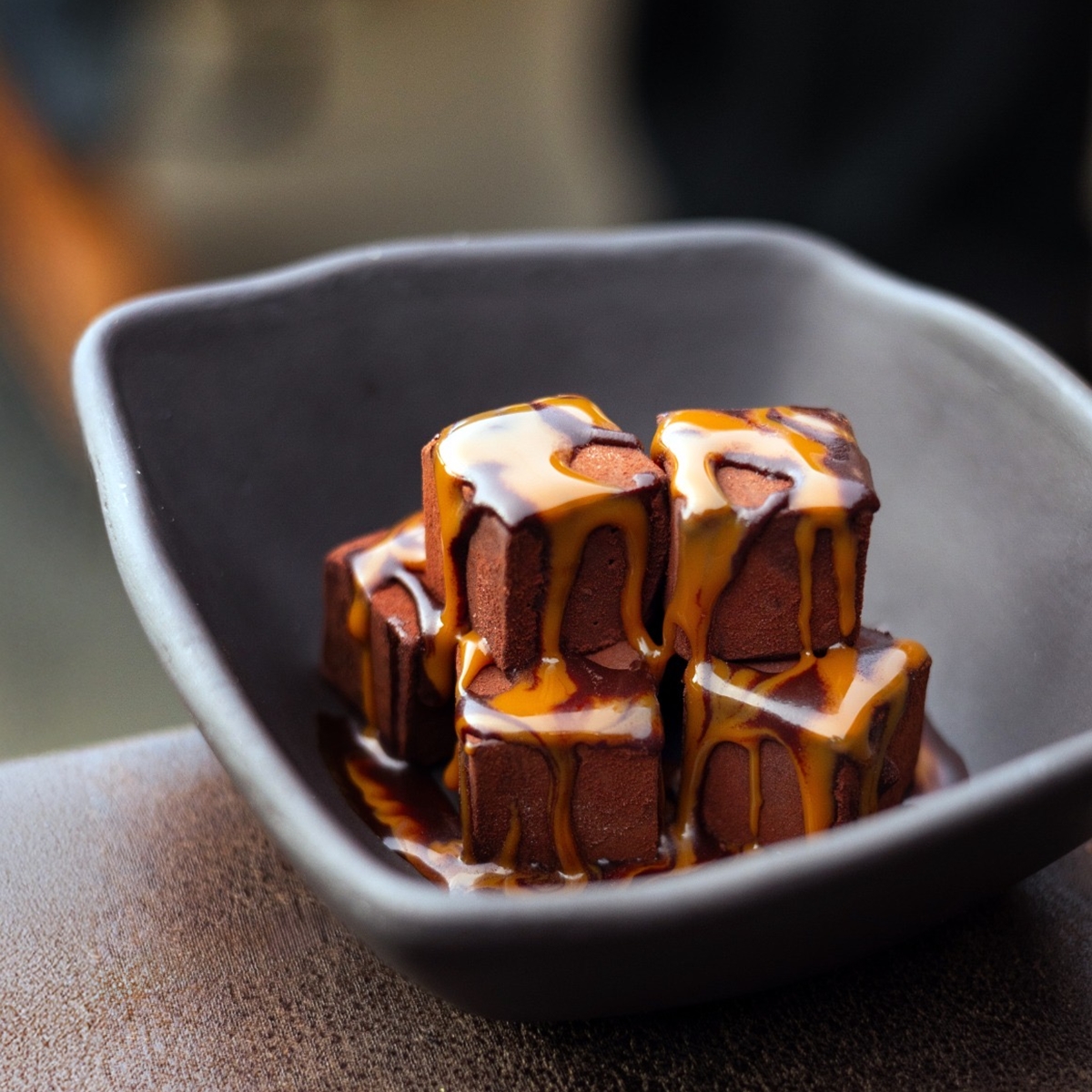 #FlanClub 
Las trufas con dulce de leche de #SeasonRestaurante son la respuesta. Da igual cuál sea tu pregunta. 
seasonrestaurante.es