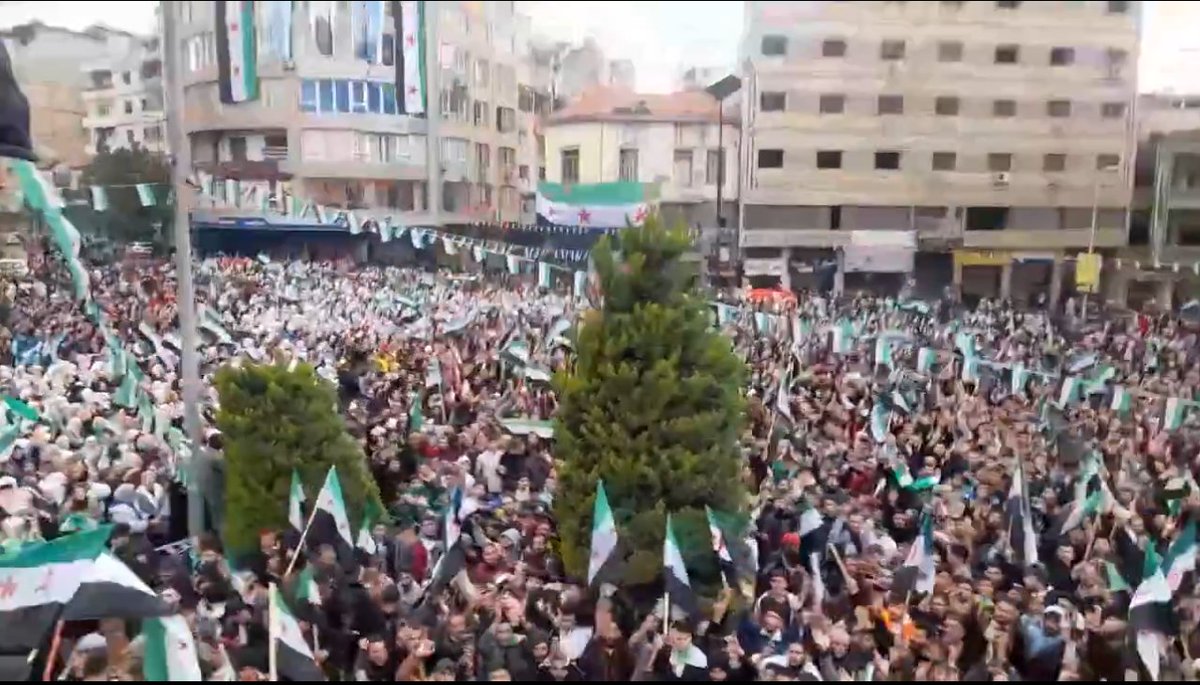 dickgregory2011's tweet photo. What a moment to be alive.
#homs #syria #assadhasfallen https://t.co/oEkyTnjzOn