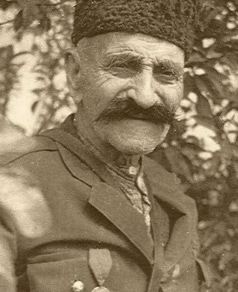 TarihteOan's tweet photo. 9 Eylül 1922’de İzmir Karşıyaka'ya ilk Türk Bayrağını diken “Bombacı Ali Çavuş”. https://t.co/ymr1CQI28j